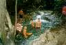 Austoben in einem Natur-Swimming-Pool mit 40 Grad Wassertemperatur.
