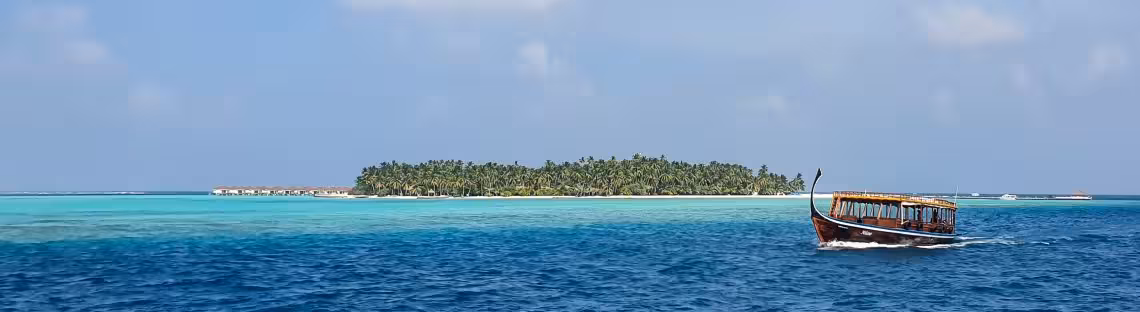 Dhoni vor der Insel Alimatha, Malediven